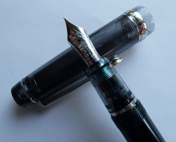 Pilot Custom Heritage 92 close-up