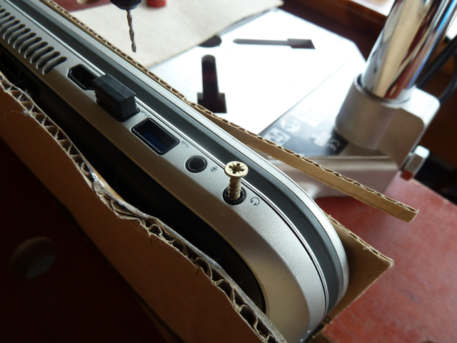 Trying to hook out plug