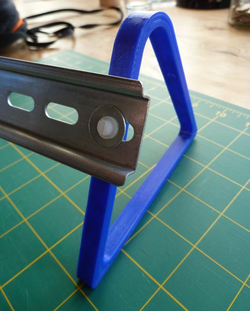 The first stand design we tried