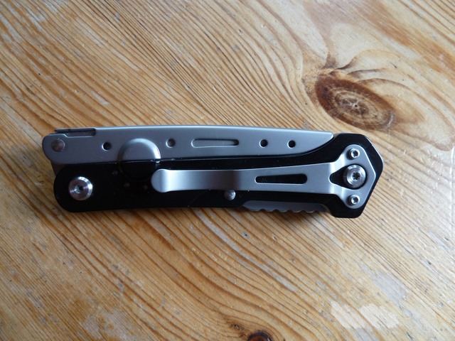 Roxon knife rear view closed